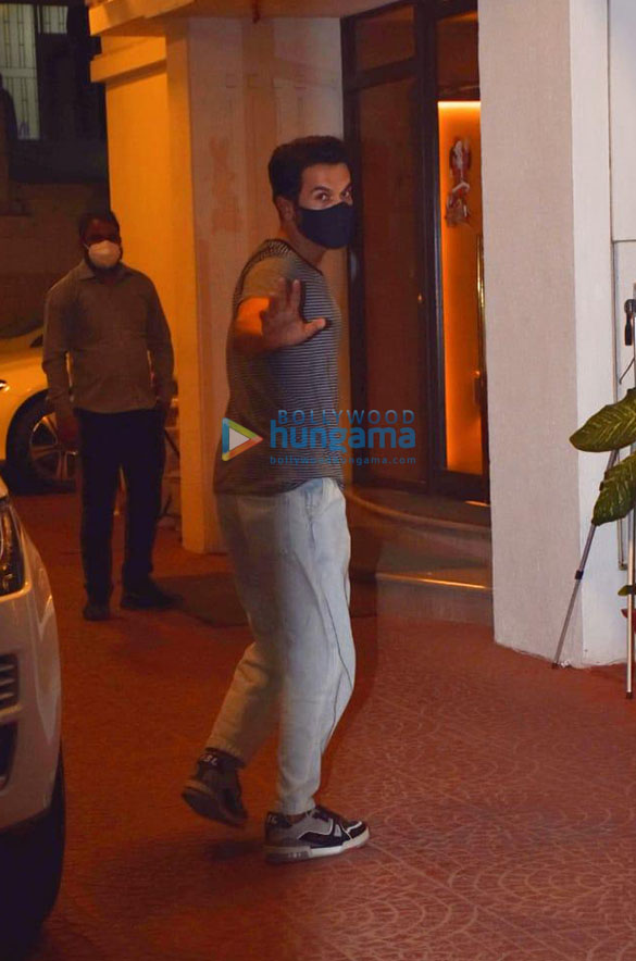photos rajkummar rao snapped in juhu 2