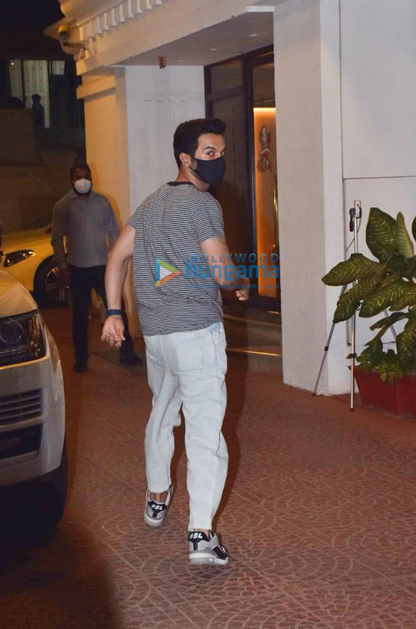 Photos: Rajkummar Rao snapped in Juhu Photos: Rajkummar Rao snapped in Juhu