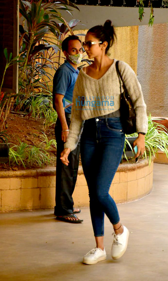 photos rakul preet singh spotted in bandra 3 4