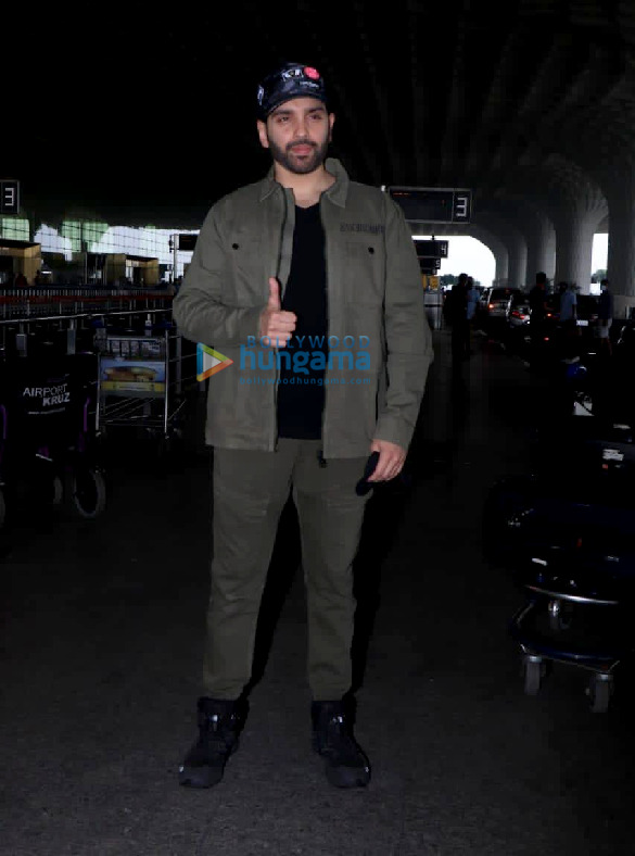 photos ranbir kapoor alia bhatt urvashi rautela mouni roy and others snapped at the airport1 1