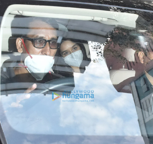 photos ranbir kapoor shraddha kapoor and dimple kapadia snapped at luv ranjan office in andheri 3