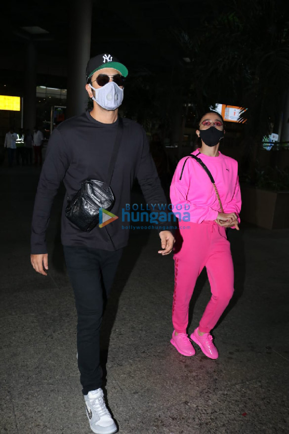 Photos: Ranbir Kapoor, Alia Bhatt, Mouni Roy and others snapped at the airport Photos: Ranbir Kapoor, Alia Bhatt, Mouni Roy and others snapped at the airport