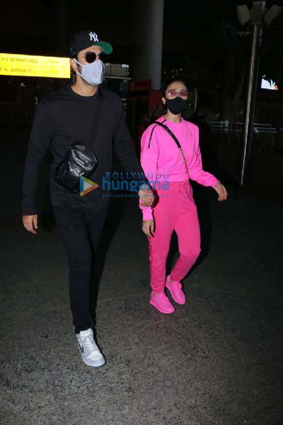 photos ranbir kapoor and alia bhatt snapped at the airport 3 2