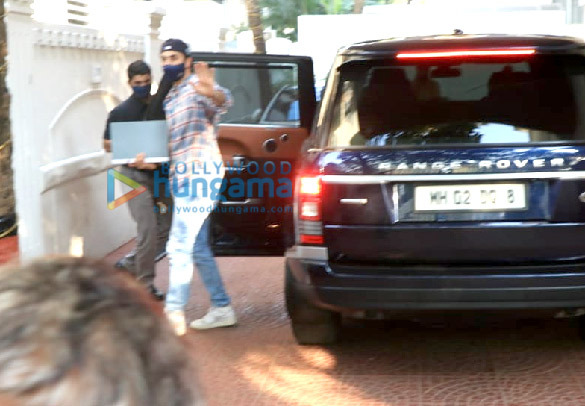 Photos: Ranbir Kapoor and Shraddha Kapoor snapped at Luv Ranjan’s office in Juhu Photos: Ranbir Kapoor and Shraddha Kapoor snapped at Luv Ranjan’s office in Juhu