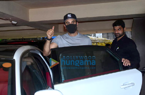 Photos: Ranbir Kapoor snapped at dubbing studio in Bandra Photos: Ranbir Kapoor snapped at dubbing studio in Bandra