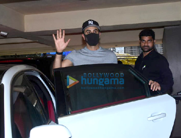 photos ranbir kapoor snapped at dubbing studio in bandra 3