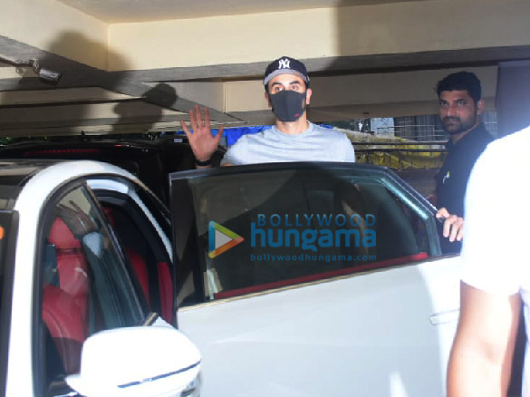 photos ranbir kapoor snapped at dubbing studio in bandra 4