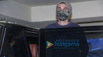 Photos: Ranbir Kapoor spotted at a dubbing studio in Khar