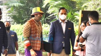Photos: Ranveer Singh, Deepika Padukone, Siddhant Chaturvedi and Shakun Batra snapped at Gateway Of India in Mumbai