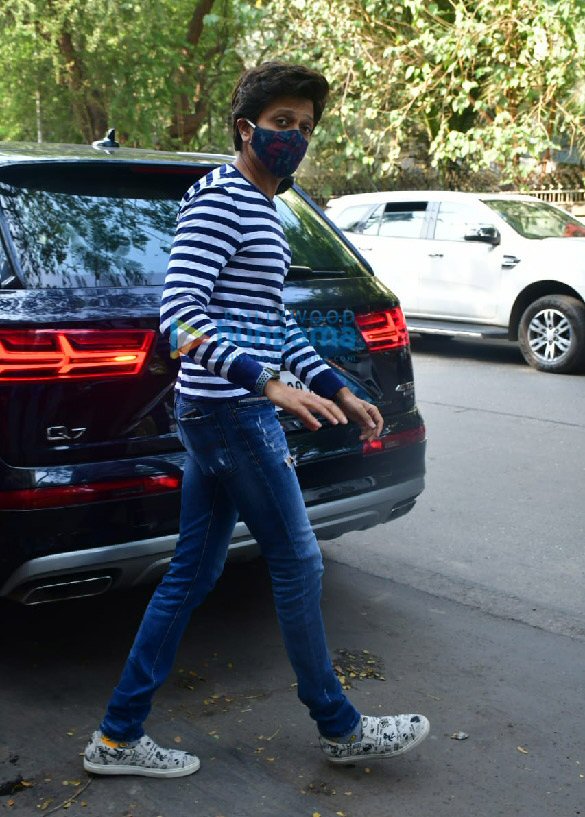 photos riteish deshmukh and genelia dsouza with kids for christmas party 2