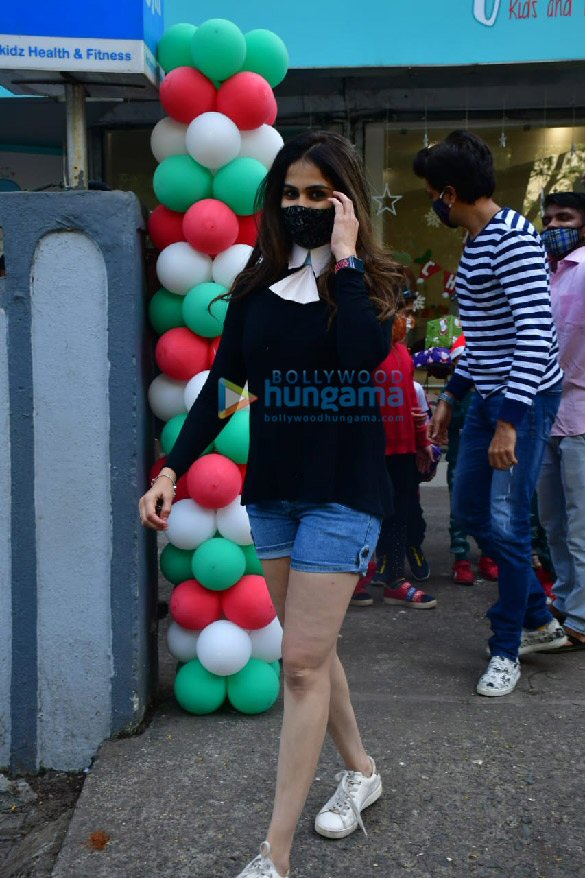 photos riteish deshmukh and genelia dsouza with kids for christmas party 6