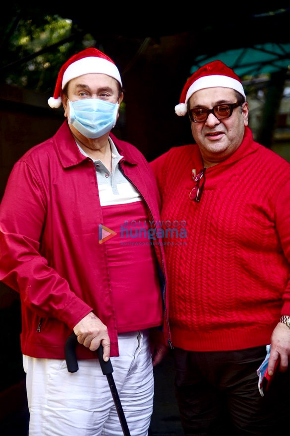 photos saif ali khan kareena kapoor khan taimur ali khan and others snapped at annual christmas lunch at kapoor residence 2