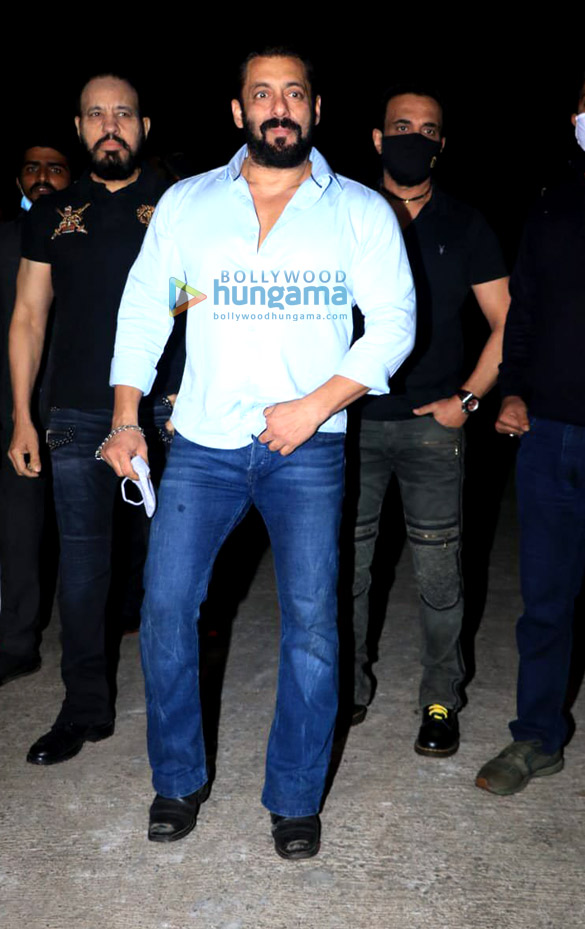 photos salman khan celebrates his birthday with media at his panvel farmhouse 5