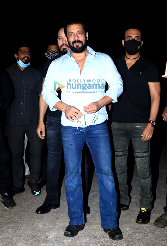 photos salman khan celebrates his birthday with media at his panvel farmhouse 7