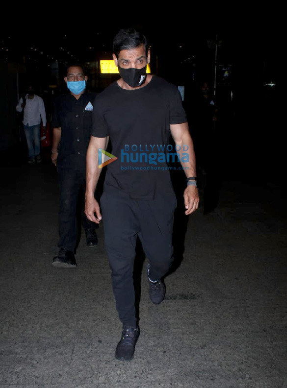 photos sanya malhotra sidharth shukla shehnaaz gill and others snapped at the airport 4 3