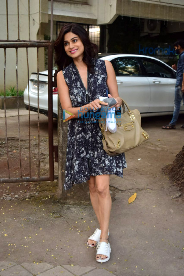 photos shamita shetty snapped at kromakay salon in juhu 2