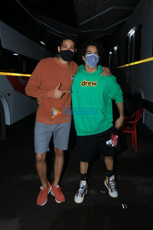 Photos: Siddhant Chaturvedi and Ishaan Khatter snapped on sets of Bhoot Police in Filmcity Photos: Siddhant Chaturvedi and Ishaan Khatter snapped on sets of Bhoot Police in Filmcity
