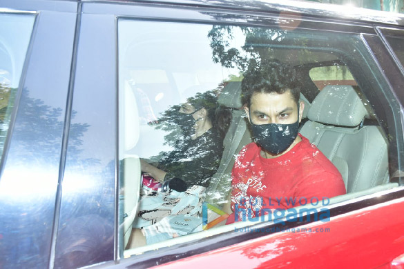 photos soha ali khan and kunal kemmu spotted at clinic 1