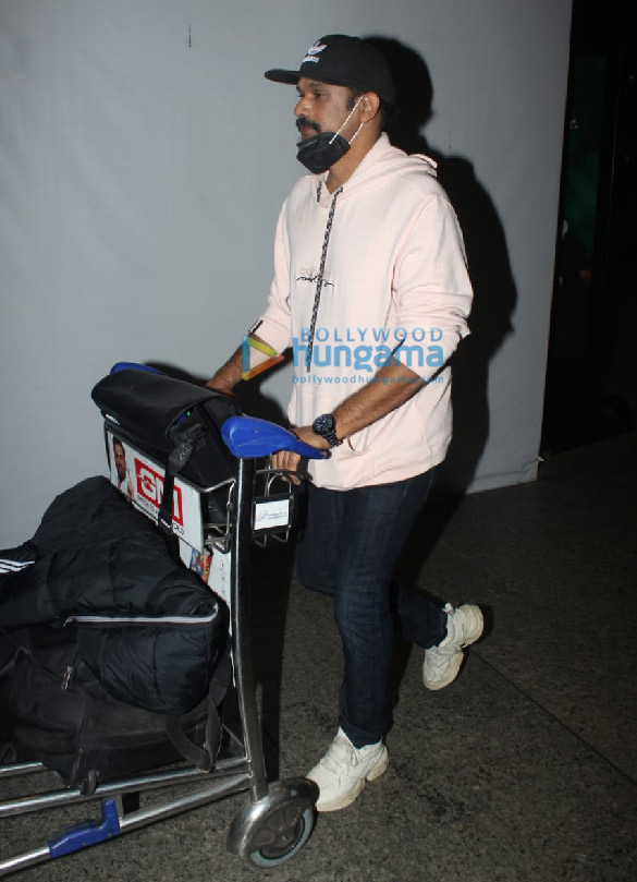 Photos: Sohum Shah and Nupur Sanon snapped at the airport Photos: Sohum Shah and Nupur Sanon snapped at the airport