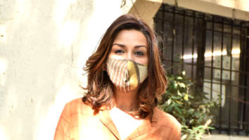 Photos: Sonali Bendre snapped at a salon in Juhu