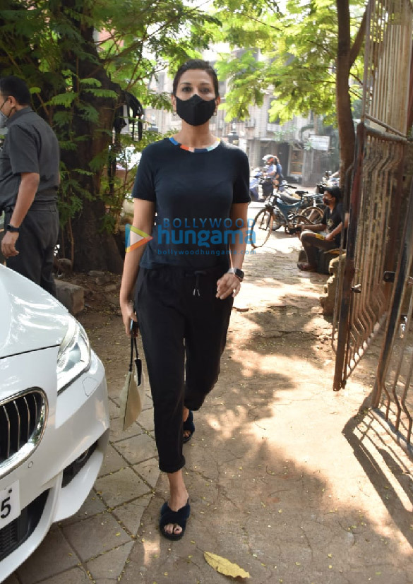 photos sonali bendre snapped at a salon in juhu 3
