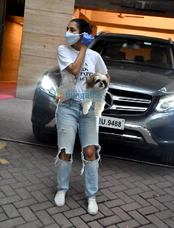 photos sophie choudry snapped in bandra 2