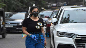 Photos: Sophie Choudry snapped in Pali Hill