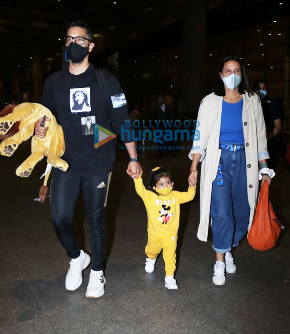 photos tara sutaria ahan shetty and others snapped at the airport 1
