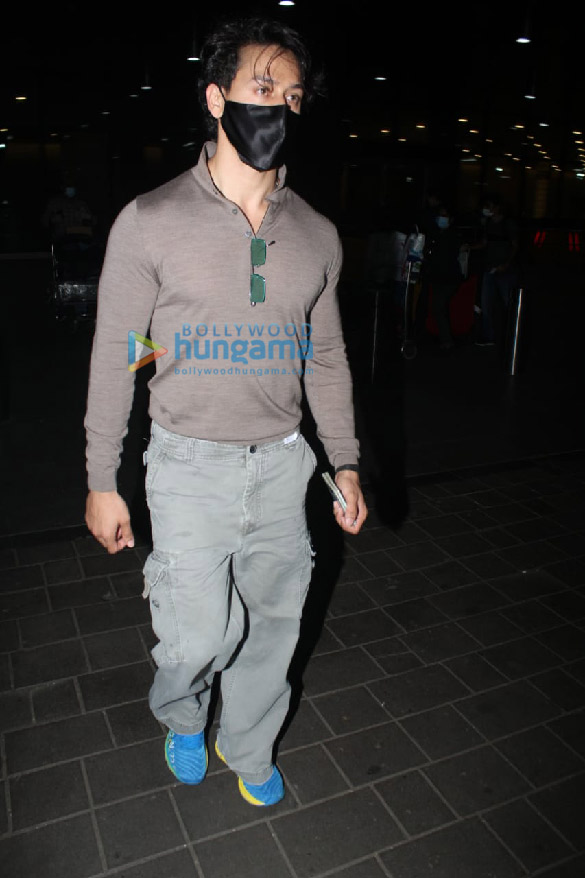 photos tiger shroff and disha patani snapped at the airport 3 2