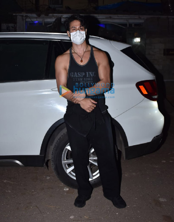 photos tiger shroff spotted outside a dubbing studio in juhu 4 2
