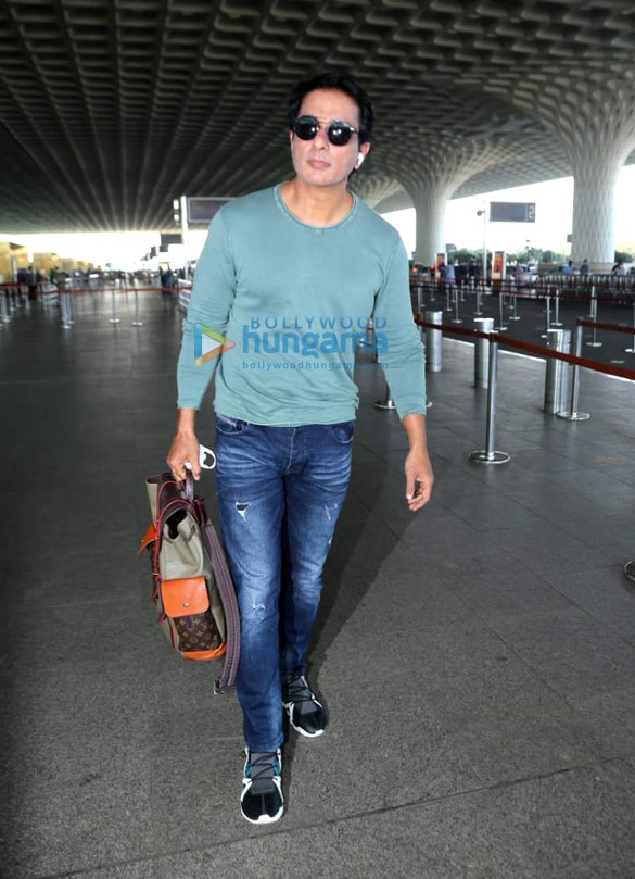 photos urvashi rautela kriti sanon alia bhatt and others snapped at the airport 1 2