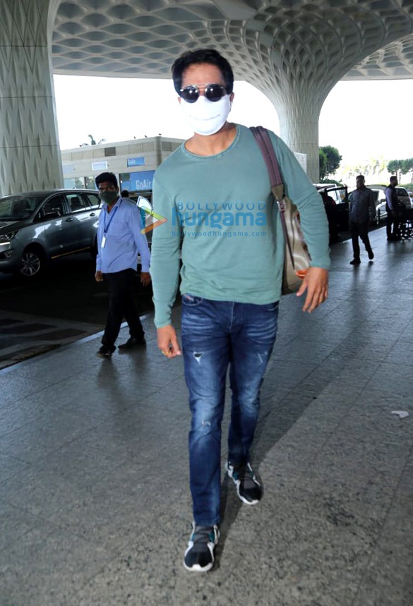 photos urvashi rautela kriti sanon alia bhatt and others snapped at the airport 2 2