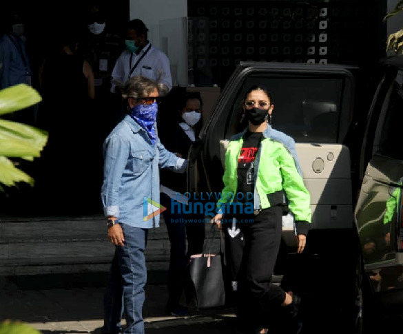 photos urvashi rautela kriti sanon and alia bhatt others snapped at the airport 6