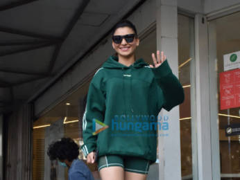 Photos: Urvashi Rautela snapped at Juhu