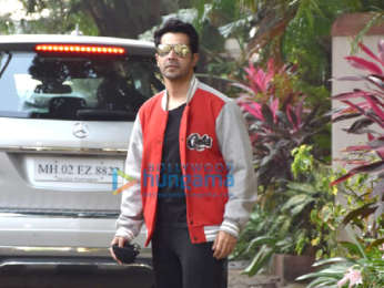 Photos: Varun Dhawan snapped in Juhu