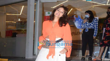Photos: Vidya Malvade snapped in Juhu