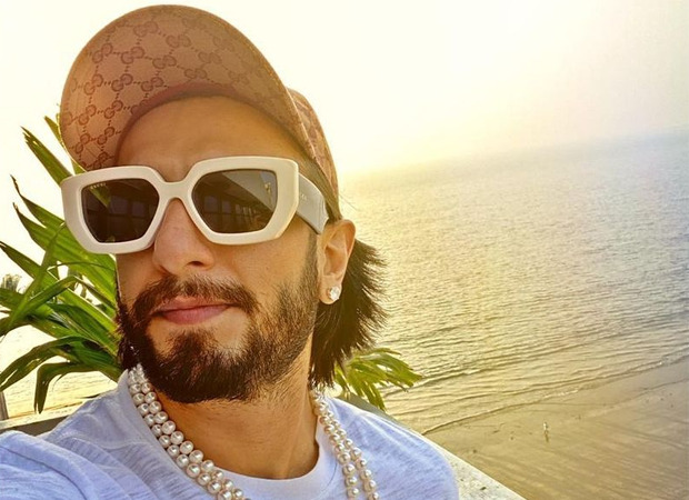 Ranveer Singh shares a beach selfie wearing a pearl necklace, Arjun Kapoor comments 'Baba tu heera nahi moti hai' 