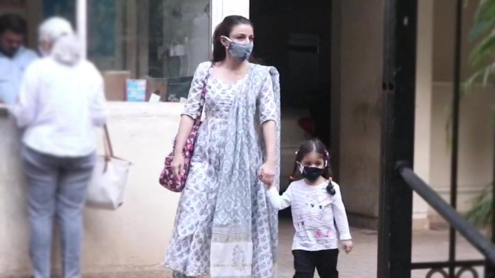 Soha Ali Khan with her kid spotted at Bandra