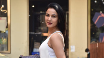 Sonal Chauhan snapped at Nature’s Basket, Juhu