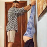 Superfit mom-to-be Anushka Sharma gives massive fitness goals by doing headstand with the help of Virat Kohli