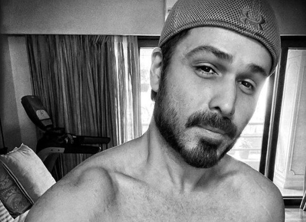 Emraan Hashmi flaunts his abs in a shirtless picture; blames butter chicken for the two missing abs
