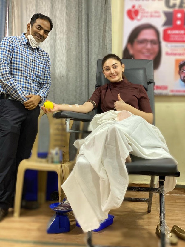 Shefali Jariwala donates blood on her birthday to spread awareness