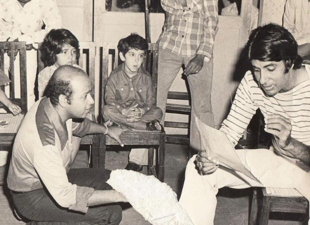Amitabh Bachchan posts a throwback picture from the rehearsal of Mr. Natwarlal featuring young Hrithik Roshan Amitabh Bachchan posts a throwback picture from the rehearsal of Mr. Natwarlal featuring young Hrithik Roshan