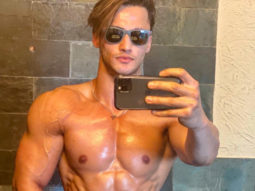 Asim Riaz flaunts his chiselled body in shirtless picture