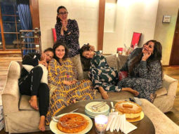 Kareena Kapoor Khan & Karisma Kapoor reunite with their BFFs Malaika Arora and Amrita Arora over dinner; share a picture on Instagram