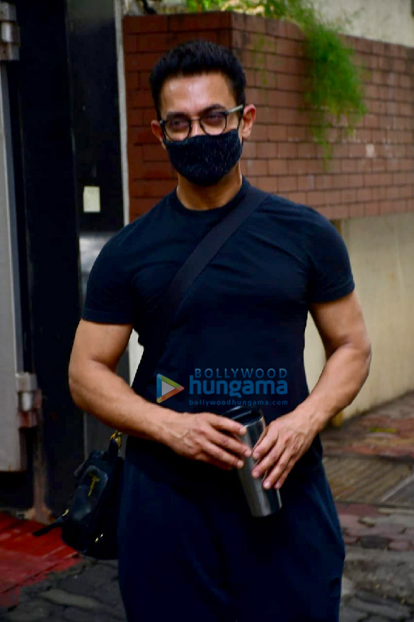 photos aamir khan spotted in bandra 5