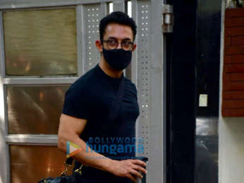 Photos: Aamir Khan spotted in Bandra