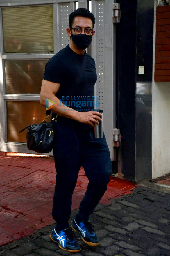 photos aamir khan spotted in bandra 6