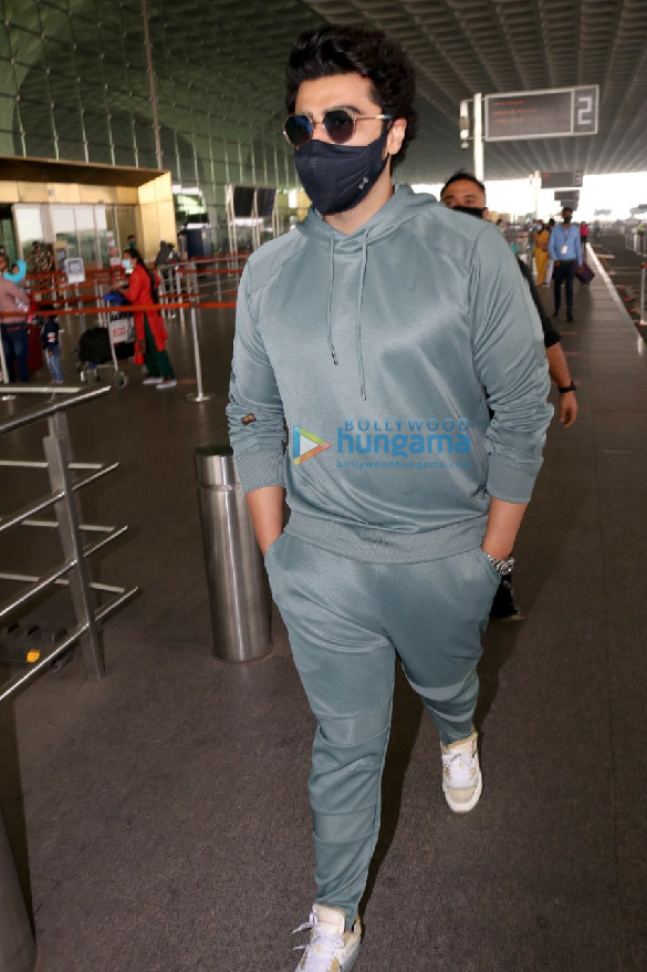 photos adah sharma and arjun kapoor snapped at the airport 1