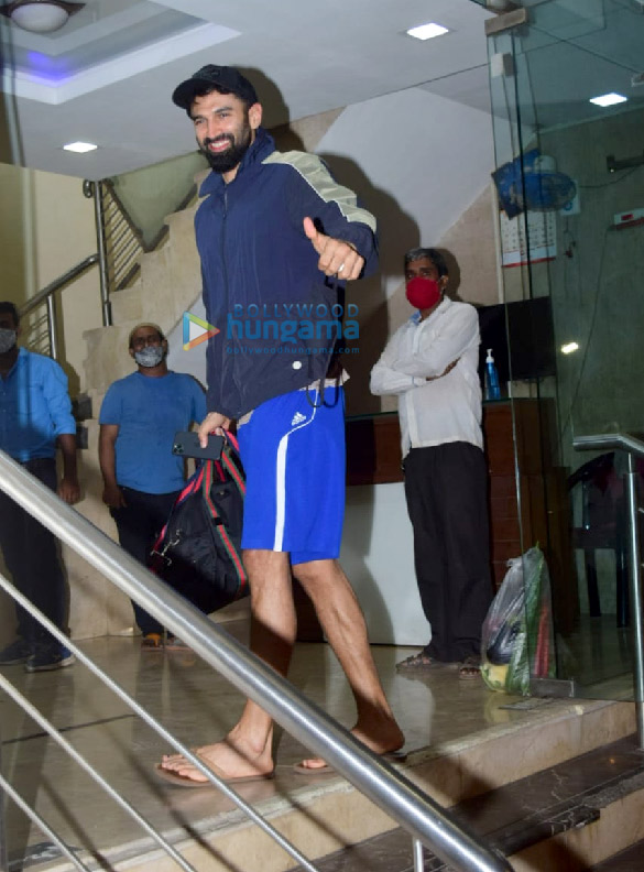 Photos: Aditya Roy Kapur spotted at a dance class in Bandra Photos: Aditya Roy Kapur spotted at a dance class in Bandra